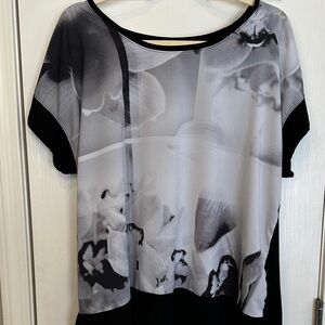 Apt. 9 Black and Gray Floral Short Sleeve Top